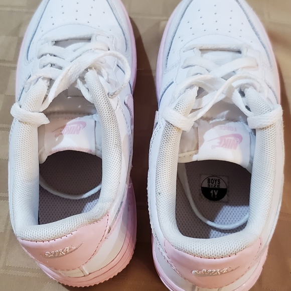 Pink Nike shoes size 1Y- already sold - Picture 4 of 6